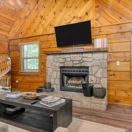 Dudley IV By Avantstay Cosy Cabin W Hot Tub Sweeping Views Pigeon Forge Esterno foto
