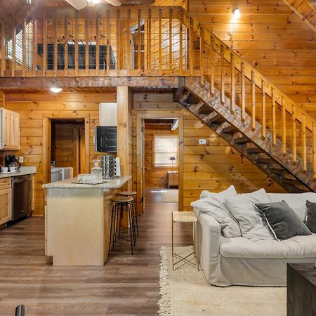 Dudley IV By Avantstay Cosy Cabin W Hot Tub Sweeping Views Pigeon Forge Esterno foto